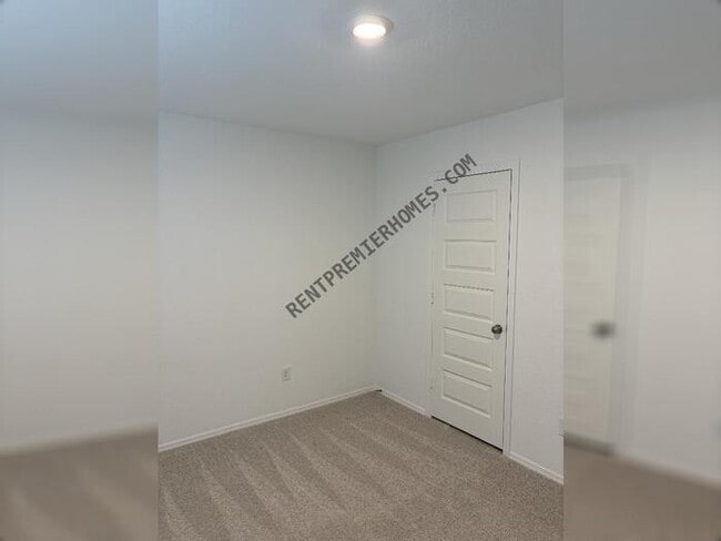 Building Photo - 122 Powder River Dr