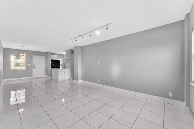 Building Photo - 2555 NE 11th St