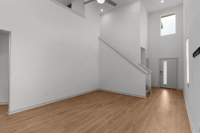 Building Photo - 10933 Tildon Ave