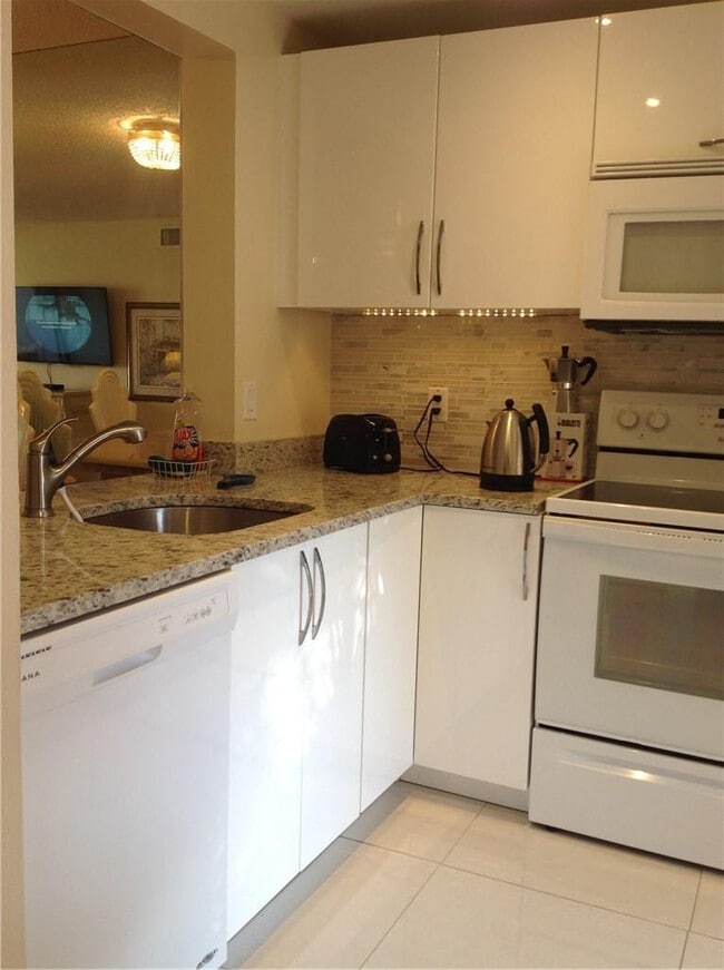 Building Photo - 2265 SW 15th St