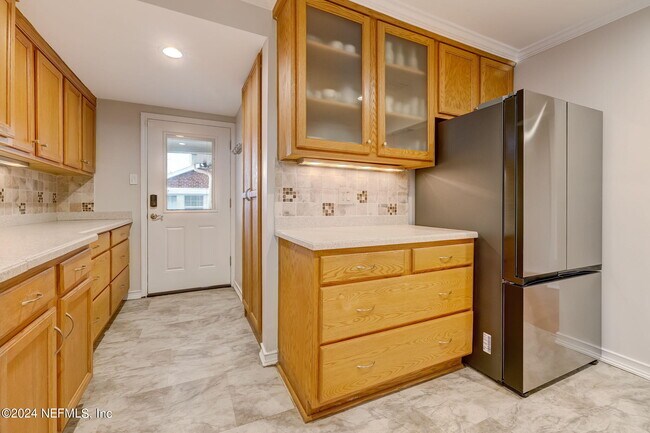 Building Photo - 1427 River Oaks Rd