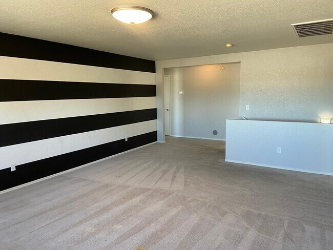 Building Photo - 1330 E Pedro Rd