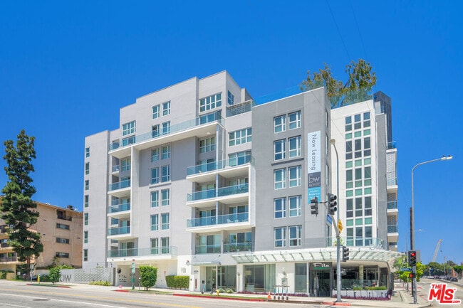 Building Photo - 1168 S Barrington Ave
