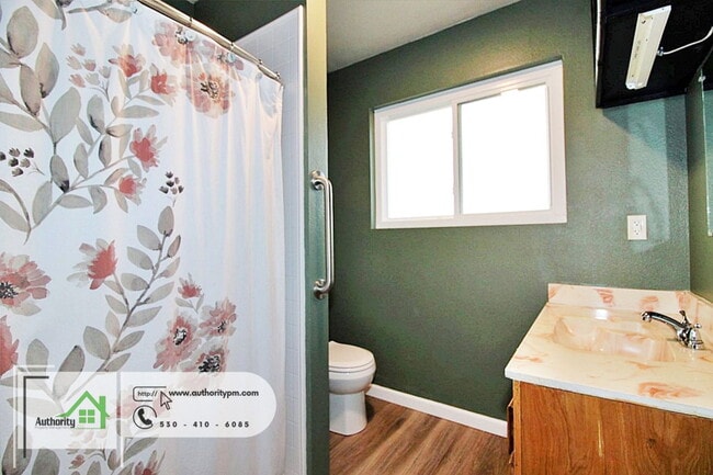 Building Photo - 310 Woodhill Dr