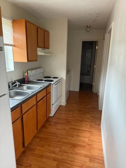 Building Photo - 407 River Park Dr