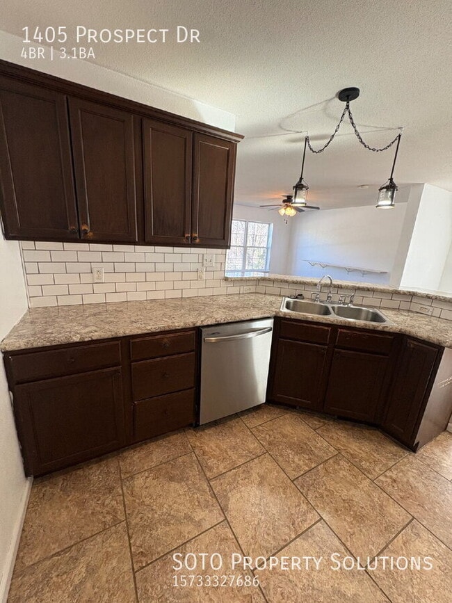 Building Photo - 1405 Prospect Dr