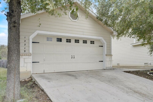 Building Photo - 12219 Raw Silver