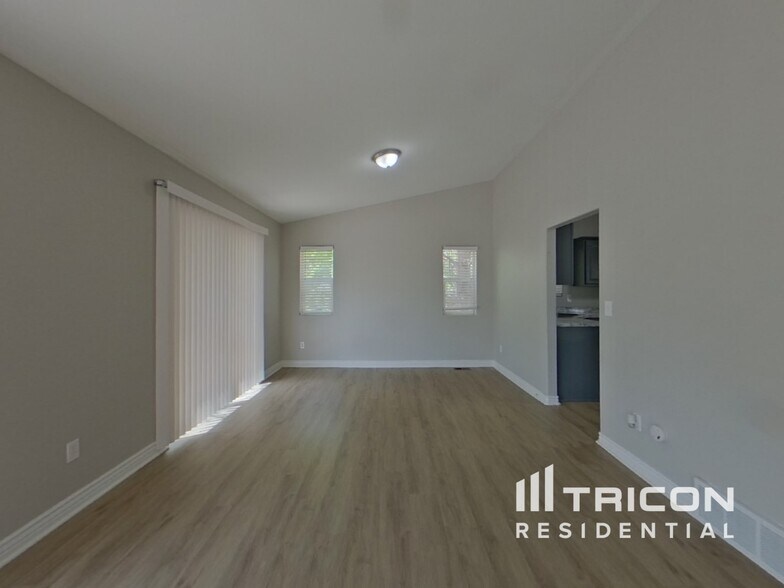 Building Photo - 441 Valley Hi Cir