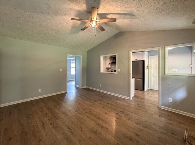 Building Photo - Cute 3 Bed 2 Bath Home in Spring Lake