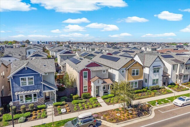 Building Photo - 2717 N Cove Dr