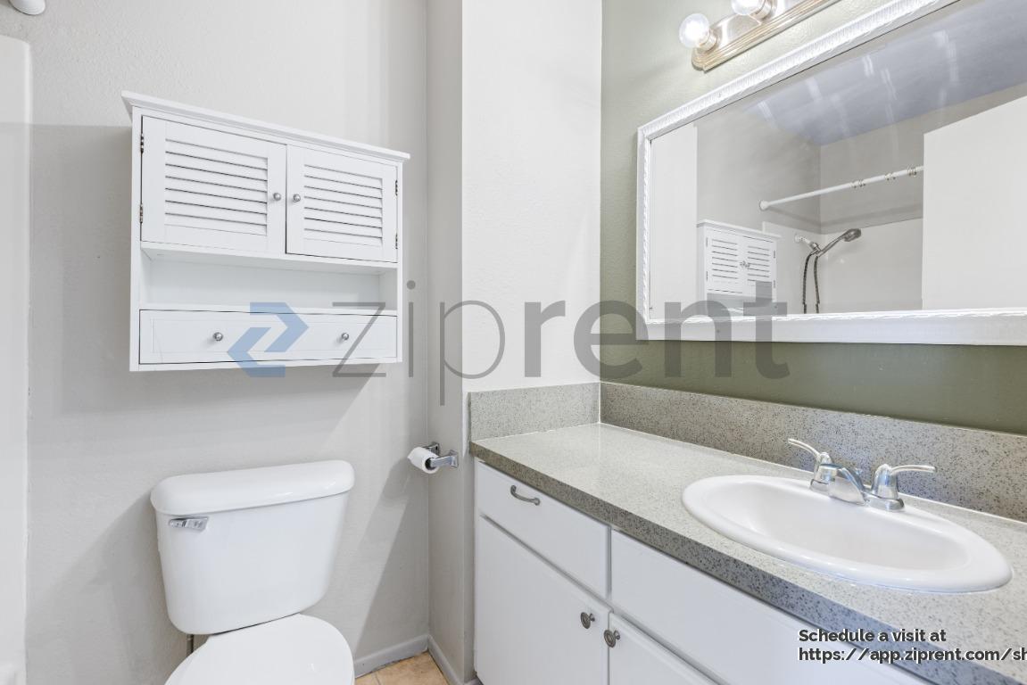 Building Photo - 5009 Tyler St