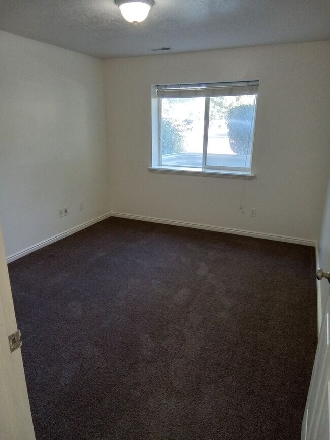 Building Photo - Willow Springs Condo
