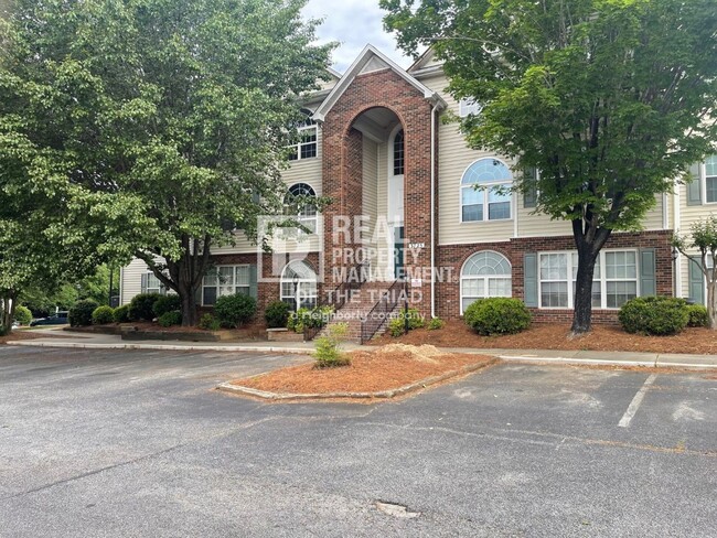 Building Photo - 2 Bedroom, 2 Bath Condo in Greensboro