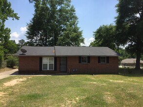 Building Photo - Home You’ll Love Coming Home To