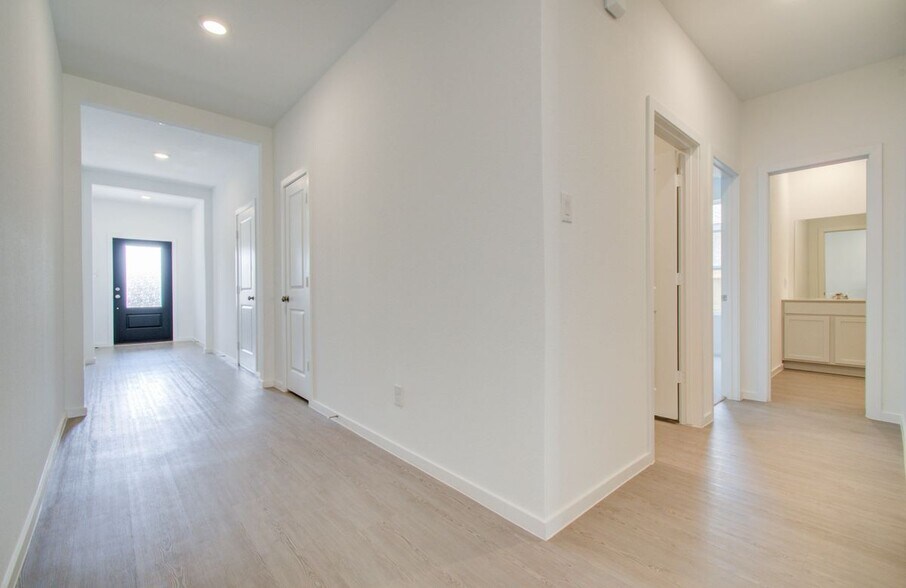 Building Photo - 26514 Foxtail Fern Dr