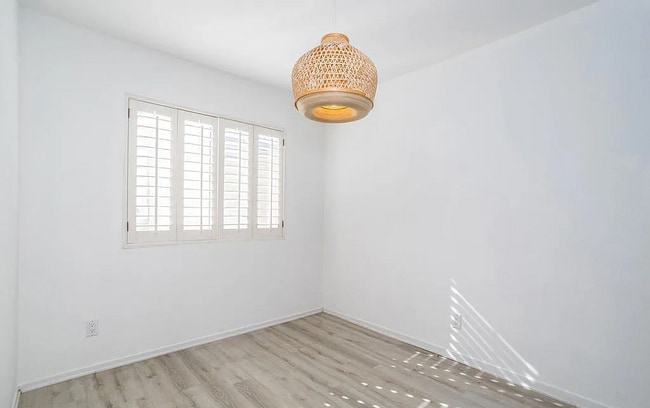 Building Photo - This is a wonderfully light and bright one...