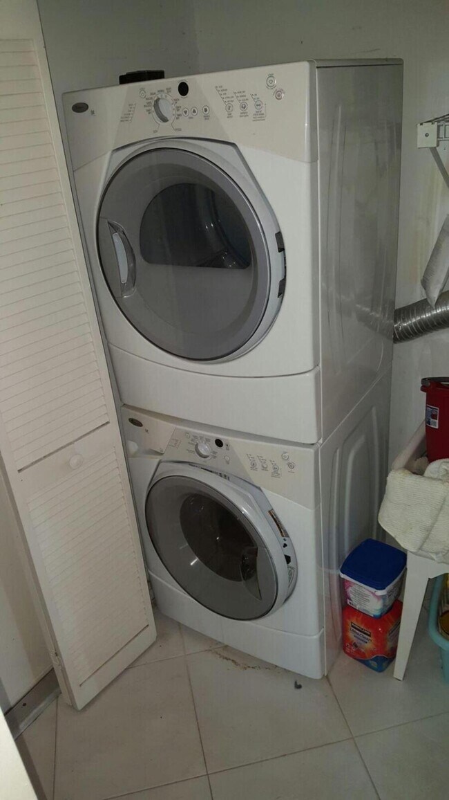 Building Photo - 4020 NW 24th Terrace