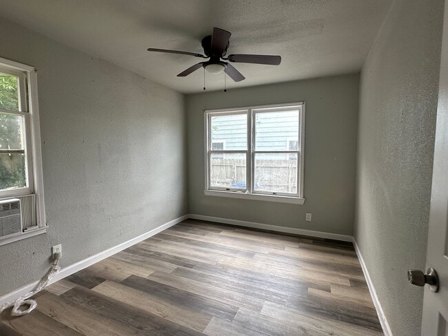Building Photo - Ready for move in