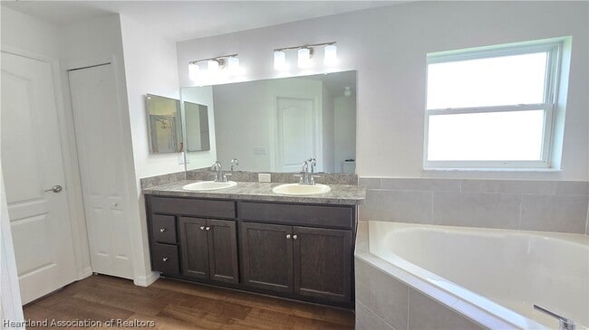 Building Photo - 4720 San Lorenzo Dr