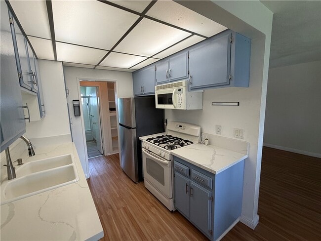 Building Photo - 1330 W Lambert Rd