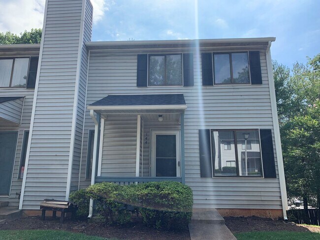 Primary Photo - 3 Bedroom Townhouse Close to Liberty Unive...