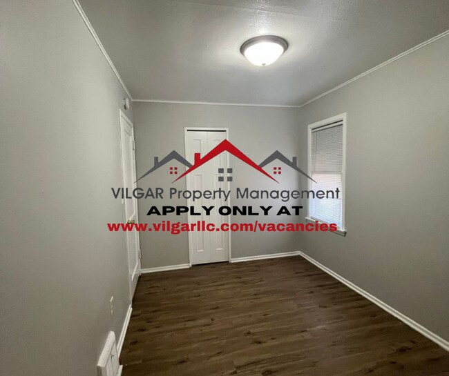 Building Photo - Step into comfort and convenience with this spacious 3-bedroom, 1-bathroom single-family home des...