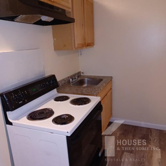 Building Photo - 122 Owens St