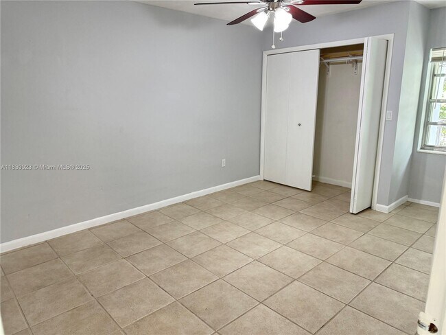 Building Photo - 9641 SW 77th Ave
