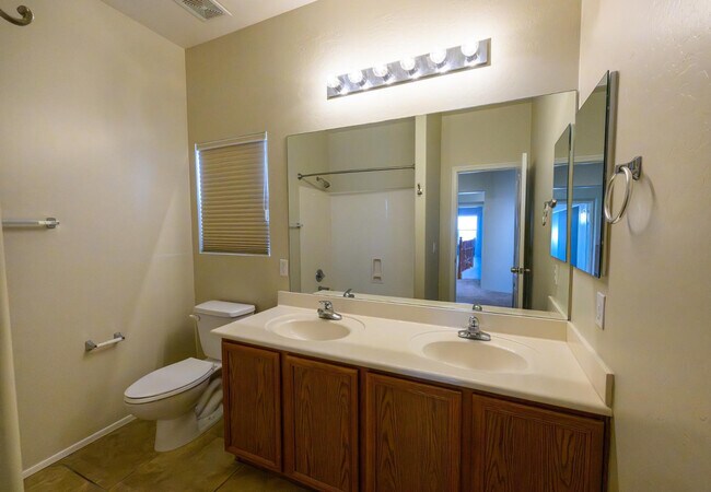 Building Photo - 2521 W Tumbleweed Dr