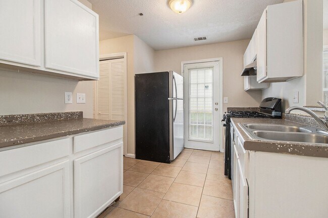 Building Photo - 3499 Lehigh Way