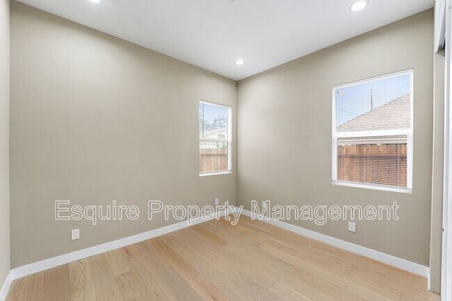 Building Photo - 549 Carty Dr