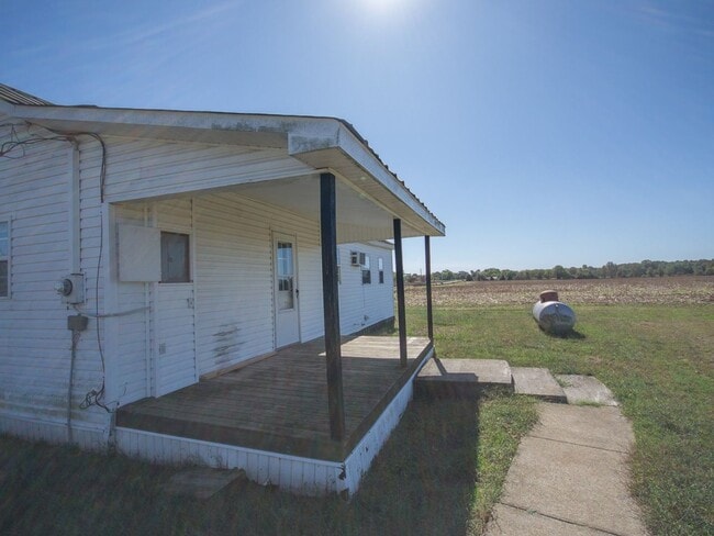 Building Photo - Country Setting Home