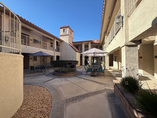 Building Photo - Jess Ranch- Brookhollow Condo, 55+ Communi...