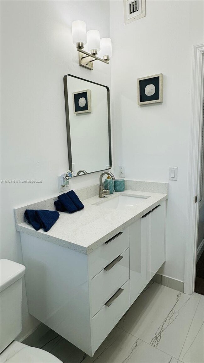 Building Photo - 443 4th Rd