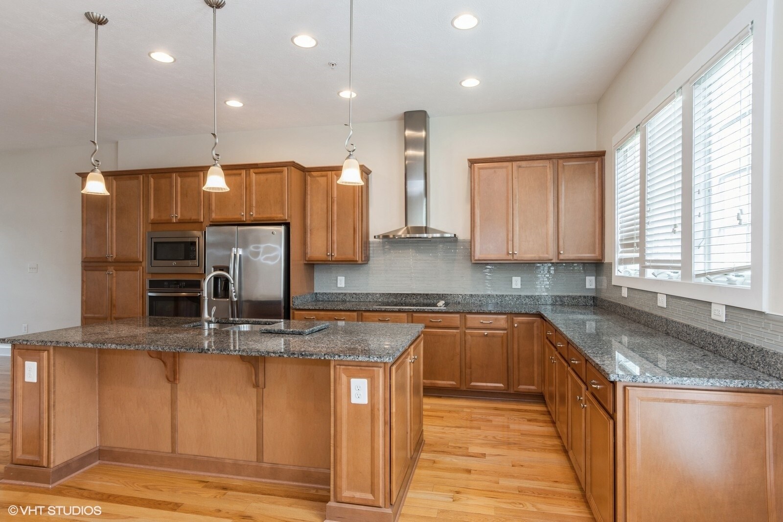 Building Photo - 335 Osona Ln