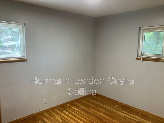 Building Photo - 10531 Spring Garden Dr