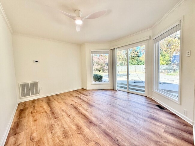 Building Photo - 130 Valley Club Cir