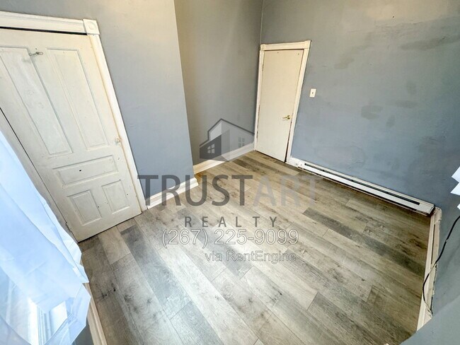 Building Photo - 3110 Custer St