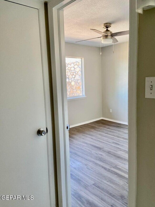 Building Photo - 6932 Escondido Dr