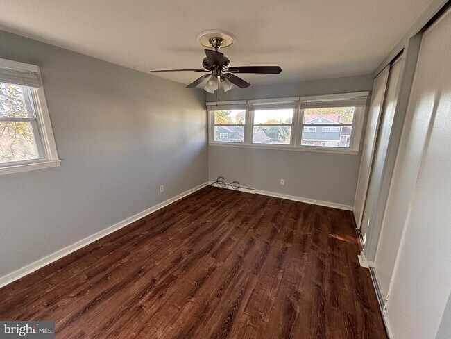 Building Photo - 8 N Avon Dr