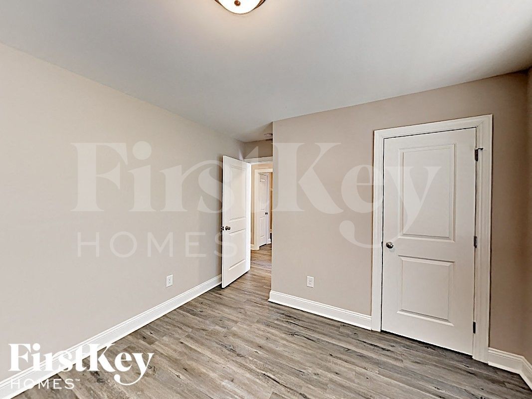 Building Photo - 839 Murphy St