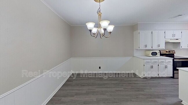 Building Photo - 821 W Woodard St