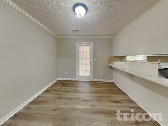 Building Photo - 60 Beaverdam Ct