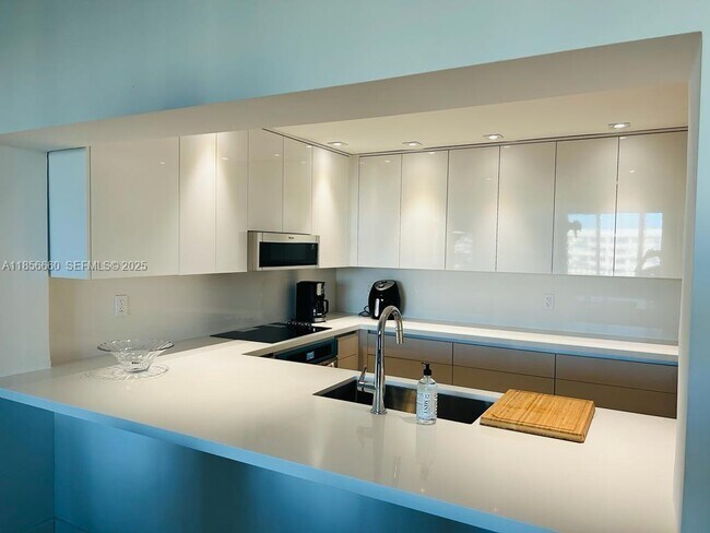 Building Photo - 251 Crandon Blvd