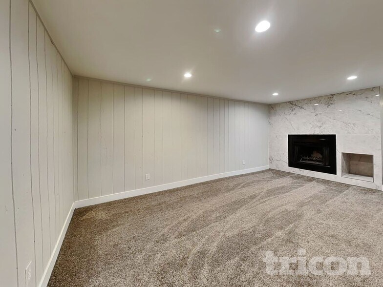 Building Photo - 16384 E Brunswick Pl