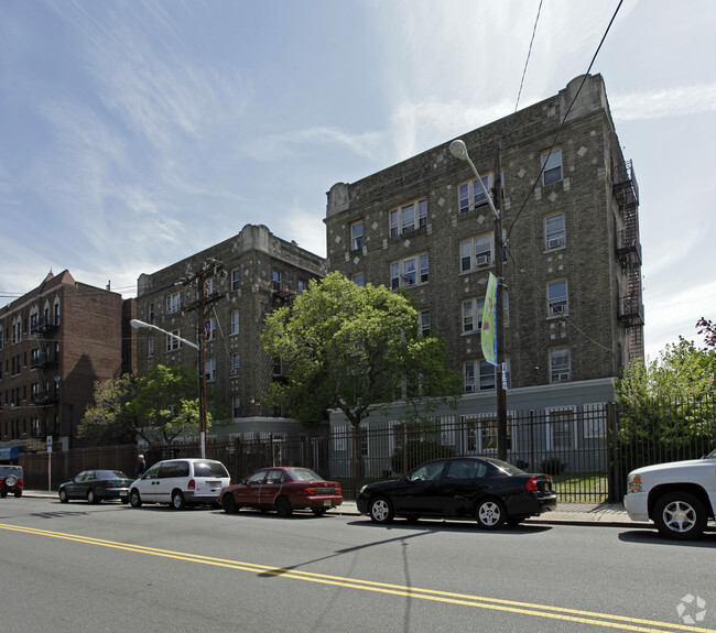 Primary Photo - Forest Court Apartments