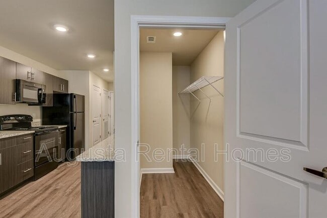 Building Photo - 2507 Otter Run