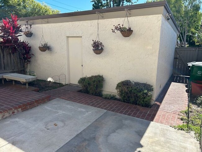 Building Photo - FANTASTIC 3BD TOWNHOUSE FOR LEASE!