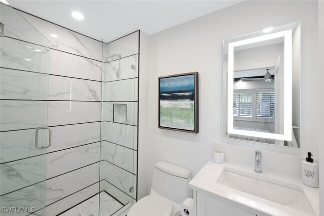 Building Photo - 800 River Point Dr