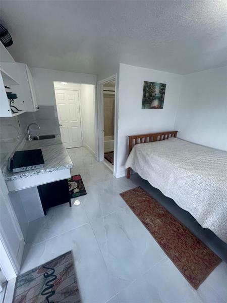 Primary Photo - 408 SW 68th Ave